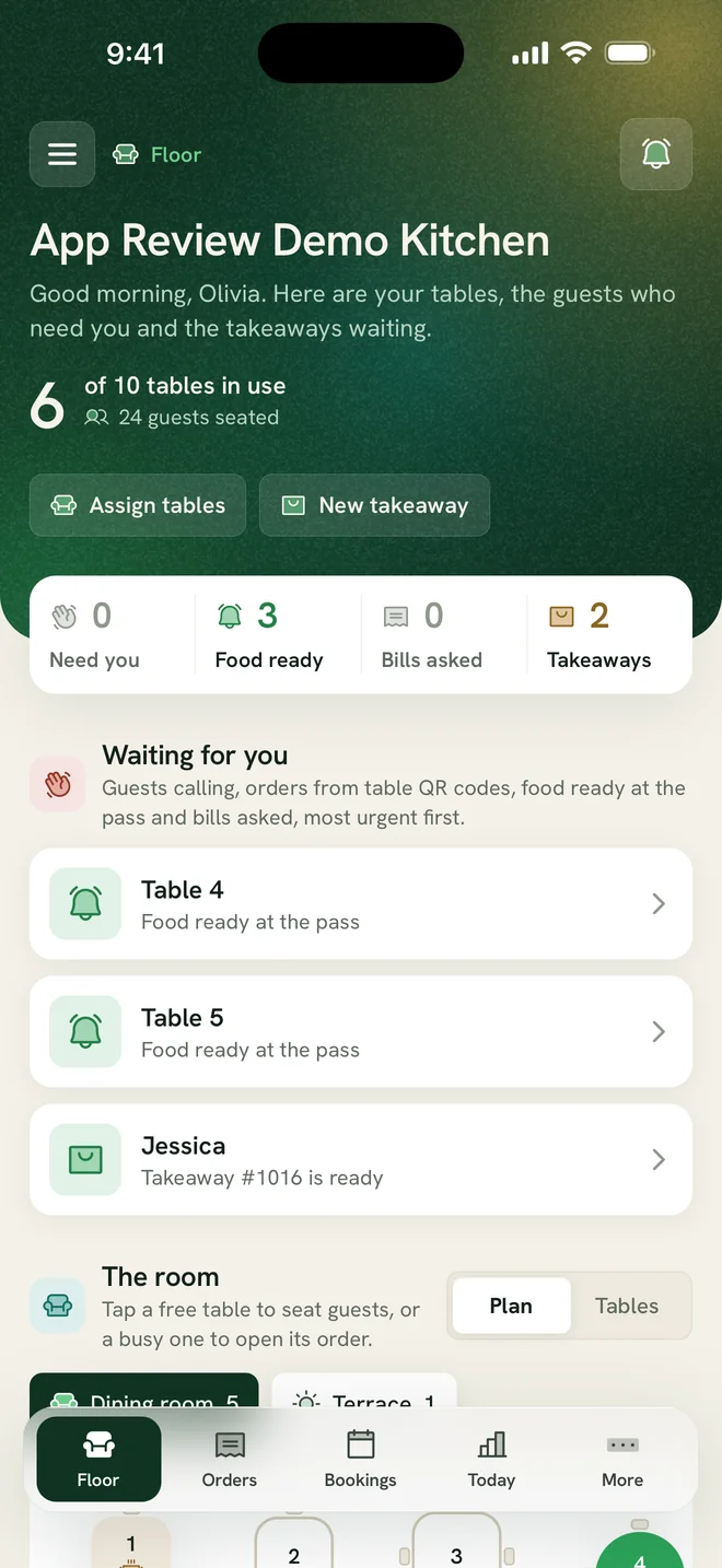 The Ferculon app on a waiter’s phone: the tables in use, the guests waiting and the room plan